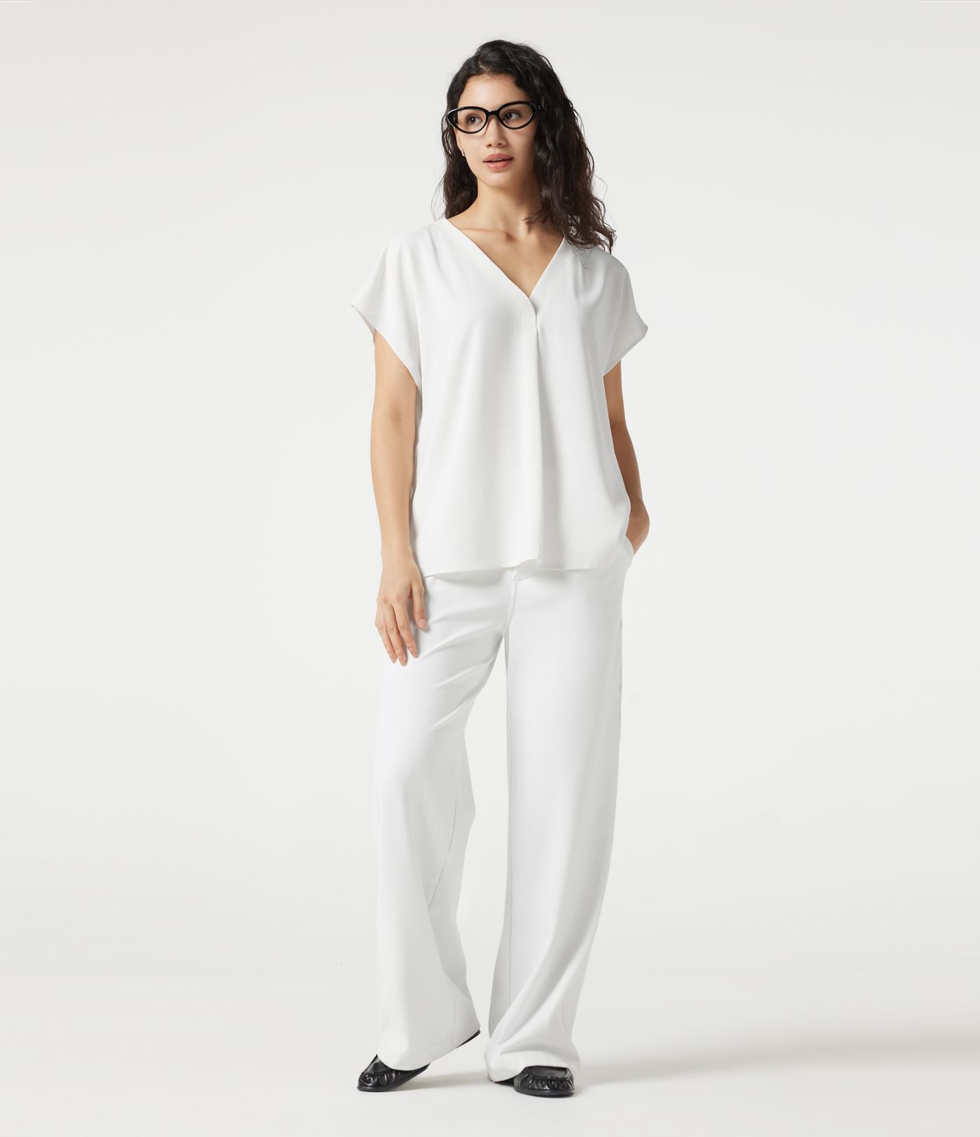 Blouse esprit bureau oversize défroissage facile, col V et manches courtes