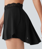 Jupe de tennis 2 en 1 SoftlyZero™ Airy, taille haute, dentelle contrastée, ourlet fendu incurvé et poches - Protection solaire UPF50+