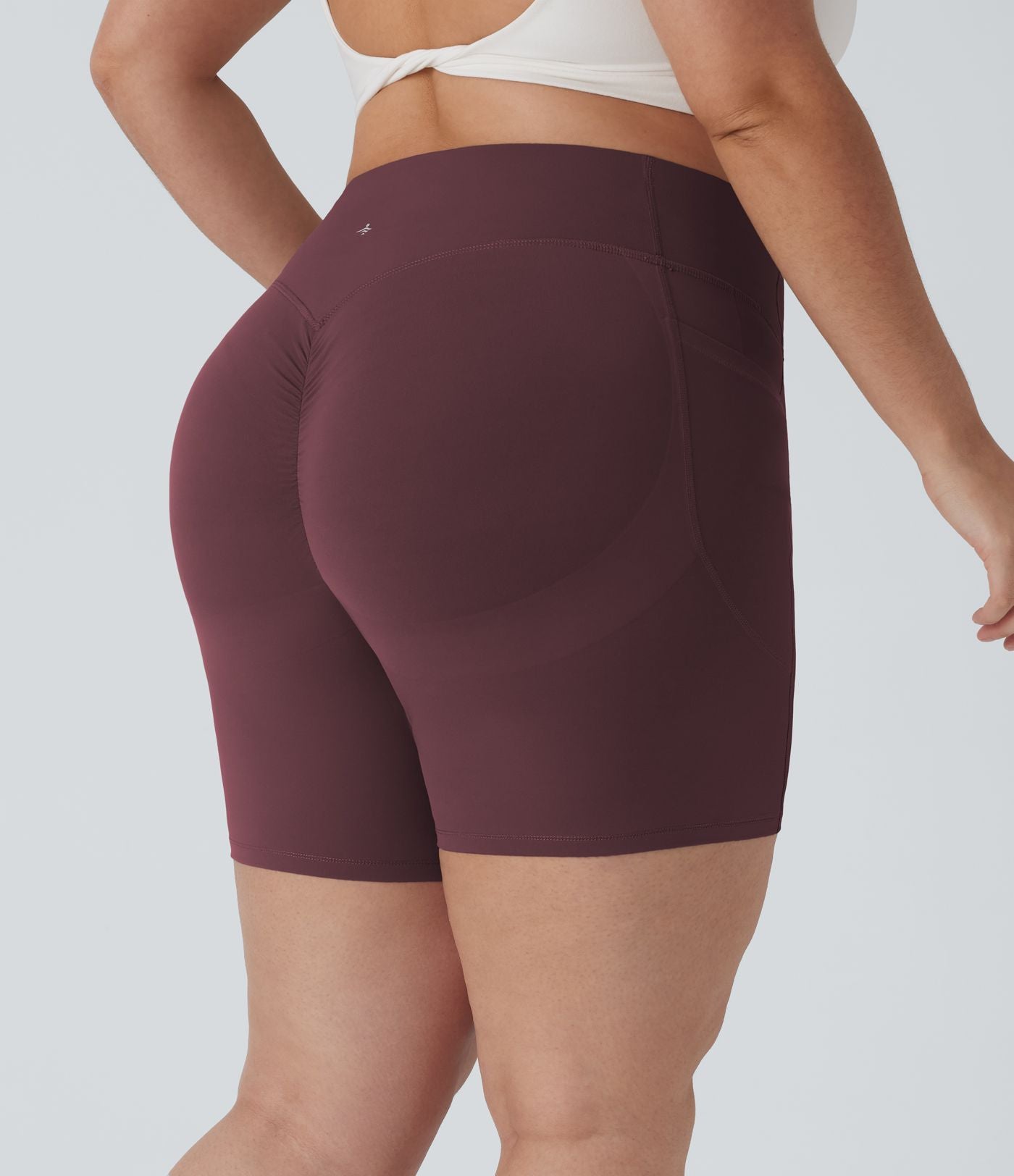 Short cycliste 17,5 cm d'entraînement gainant galbant taille haute grande taille avec effet scrunch et poches Halara UltraSculpt™