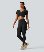 Haut de sport court Halara UltraSculpt™ à col V avec ourlet croisé, manches courtes, coussinets amovibles, bonnets E à G