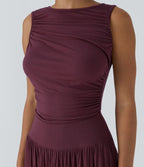 Robe longue à encolure bateau, bretelles asymétriques, côtés froncés et poches