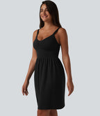OneForm Seamless Flow Robe casual mini froncée sans couture à décolleté plongeant en V sans manches avec brassière intégrée