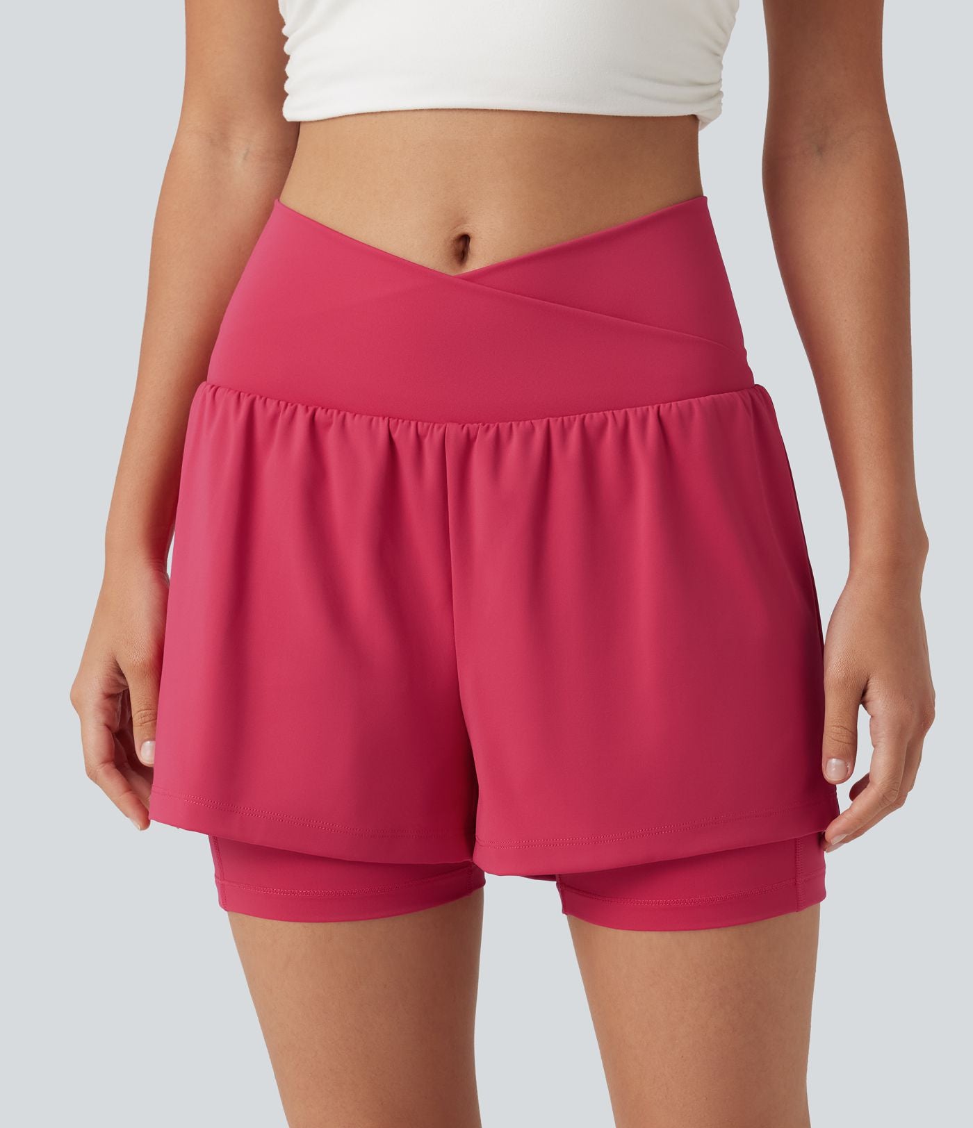 Short de yoga 2-en-1 taille haute croisée en SoftlyZero™ Airy à effet frais InstantCool 12,5 cm avec poches