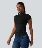 T-shirt casual froncé à col cheminée et manches courtes