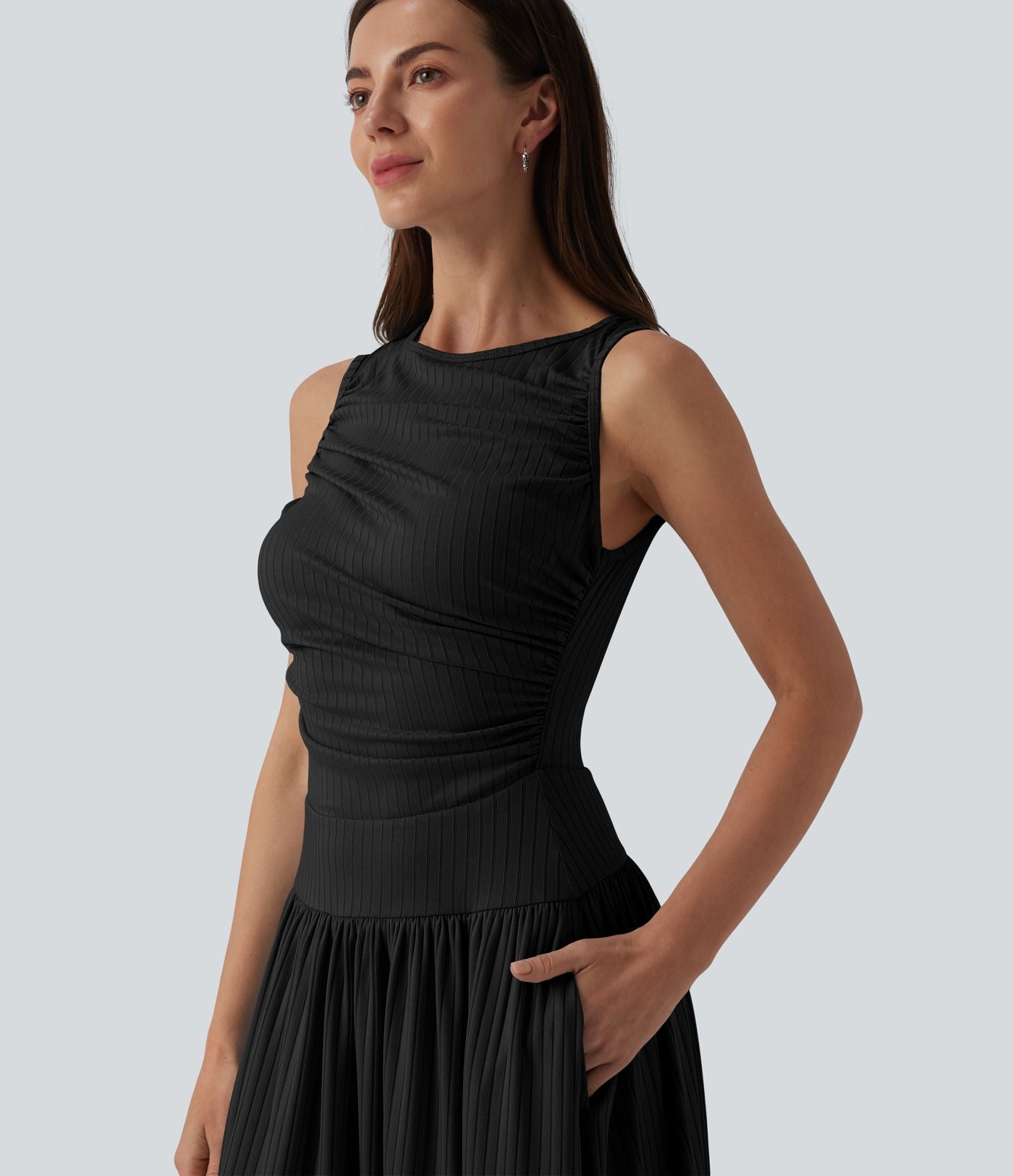 Robe longue fluide casual col bateau à bretelles asymétriques et fronces en maille côtelée avec poches