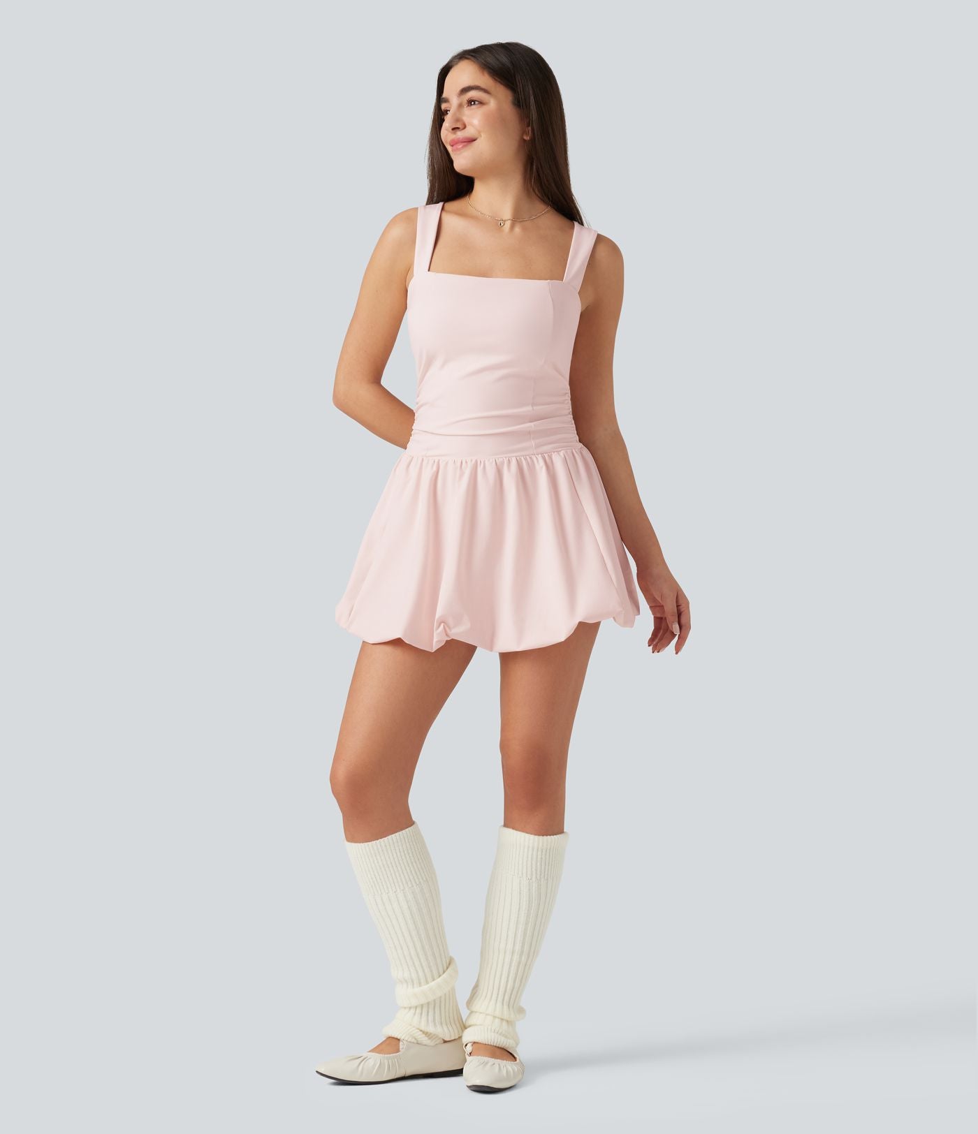 Robe sport 2-en-1 mini bulle sans manches à col carré et soutien-gorge intégré avec poches - Édition Easy Peasy