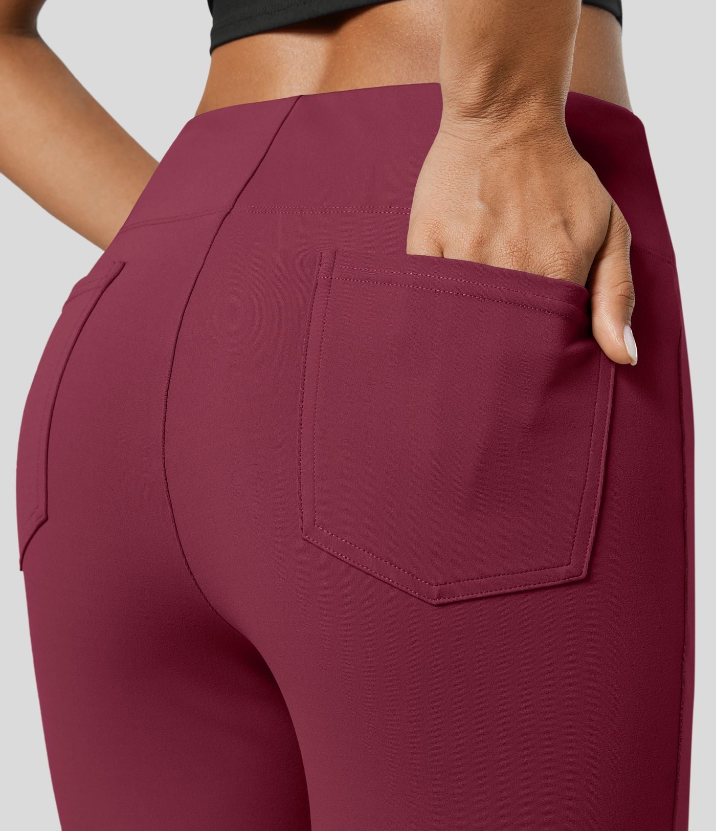 Pantalon tailleur légèrement évasé taille haute avec poches arrière Halara Flex™