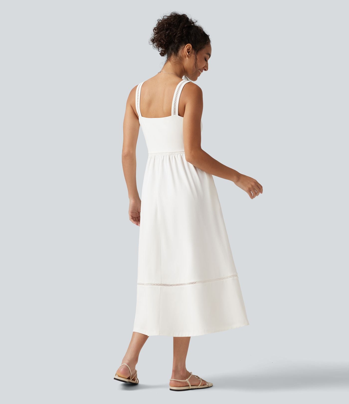 Robe midi fluide de vacances coupe trapèze à col carré avec découpes et poches