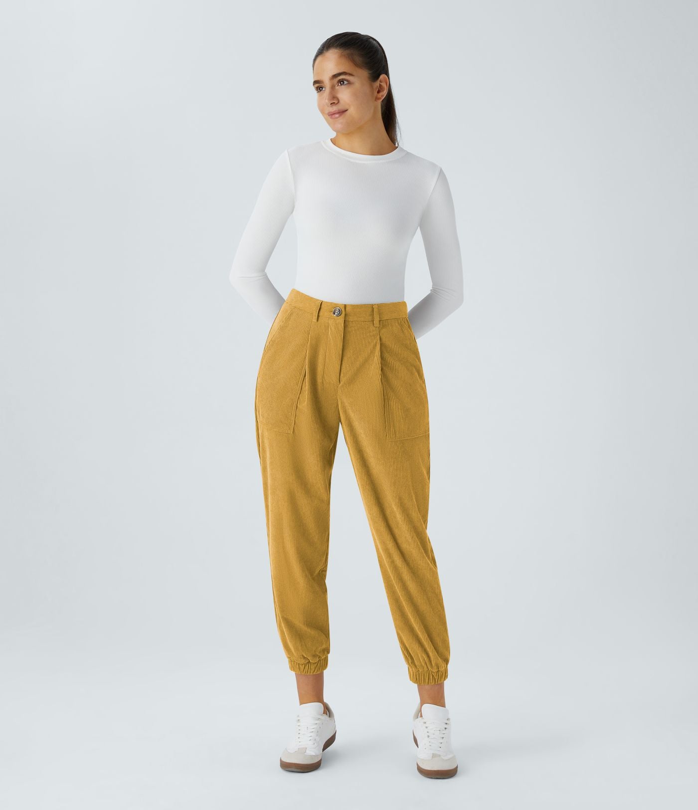Pantalon décontracté en velours côtelé avec taille mi-haute, boutons et fermeture éclair