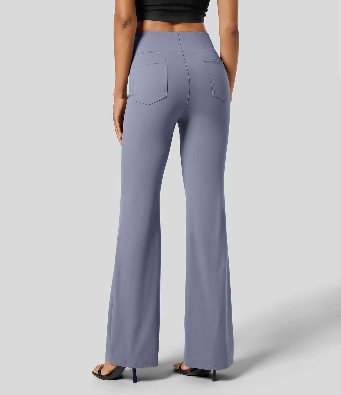Pantalon tailleur légèrement évasé taille haute avec poches arrière Halara Flex™