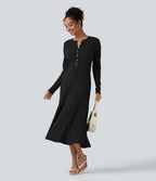 Robe midi fluide en maille côtelée à col Henley et manches longues