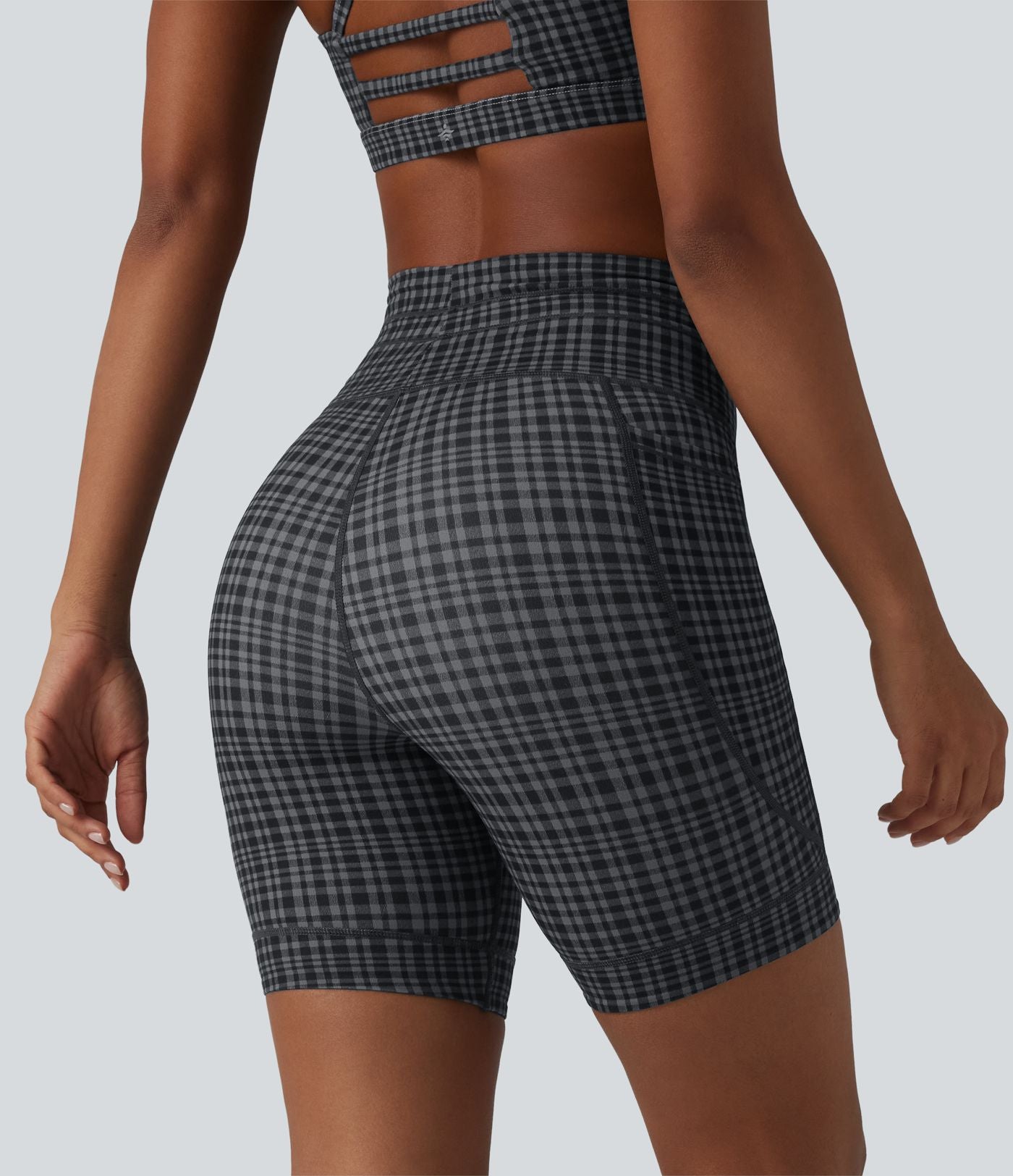 Halara UltraSculpt™ Short de cycliste yoga à carreaux taille haute 17,5 cm avec cordon de serrage et poches