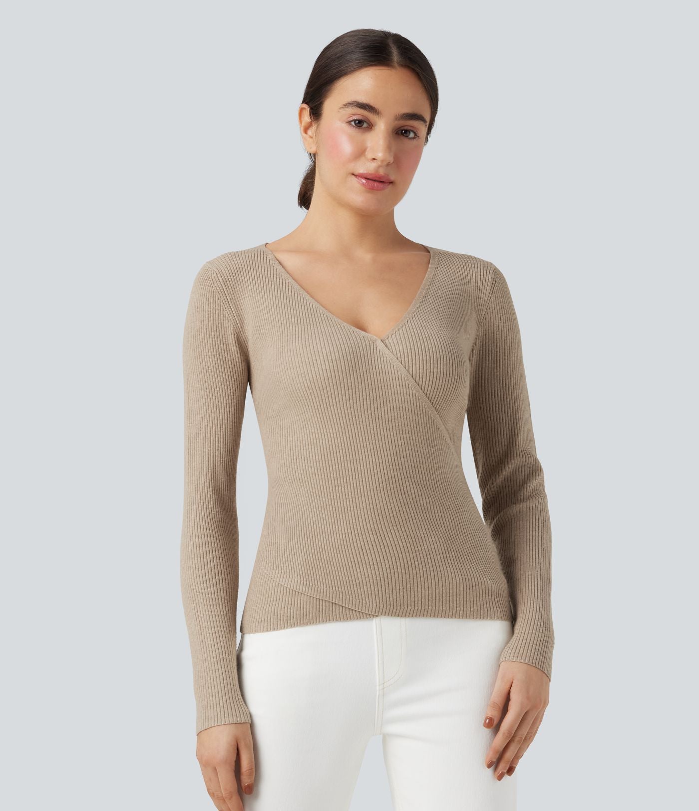 Pull col V manches longues croisé ajusté