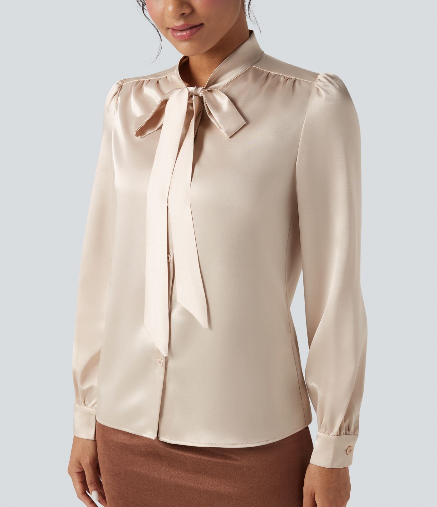 Chemise de travail en satin manches longues nouée devant