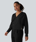 Blouse esprit bureau défroissage facile, col V, manches longues et boutons décoratifs