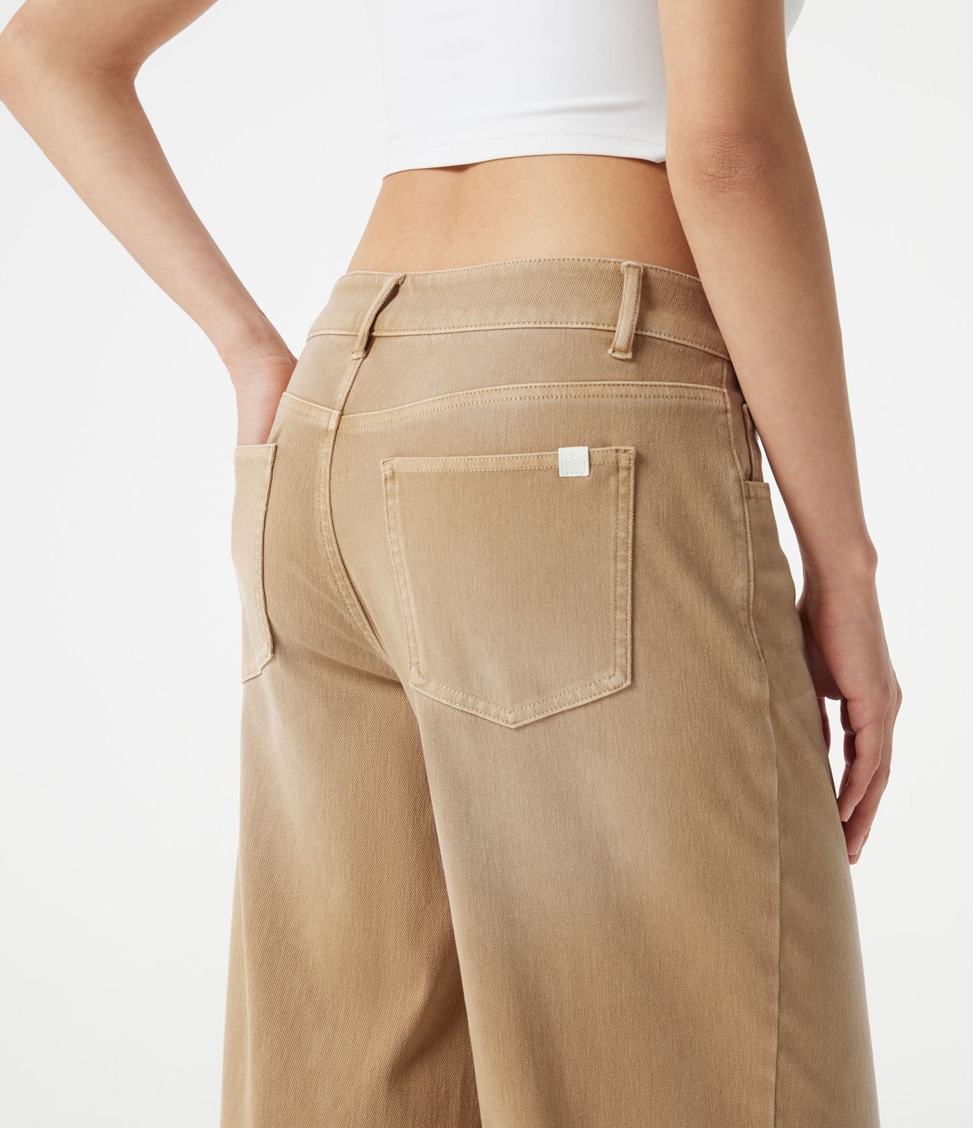 Jean large Halara Flex™ taille basse asymétrique à délavage coloré avec poches