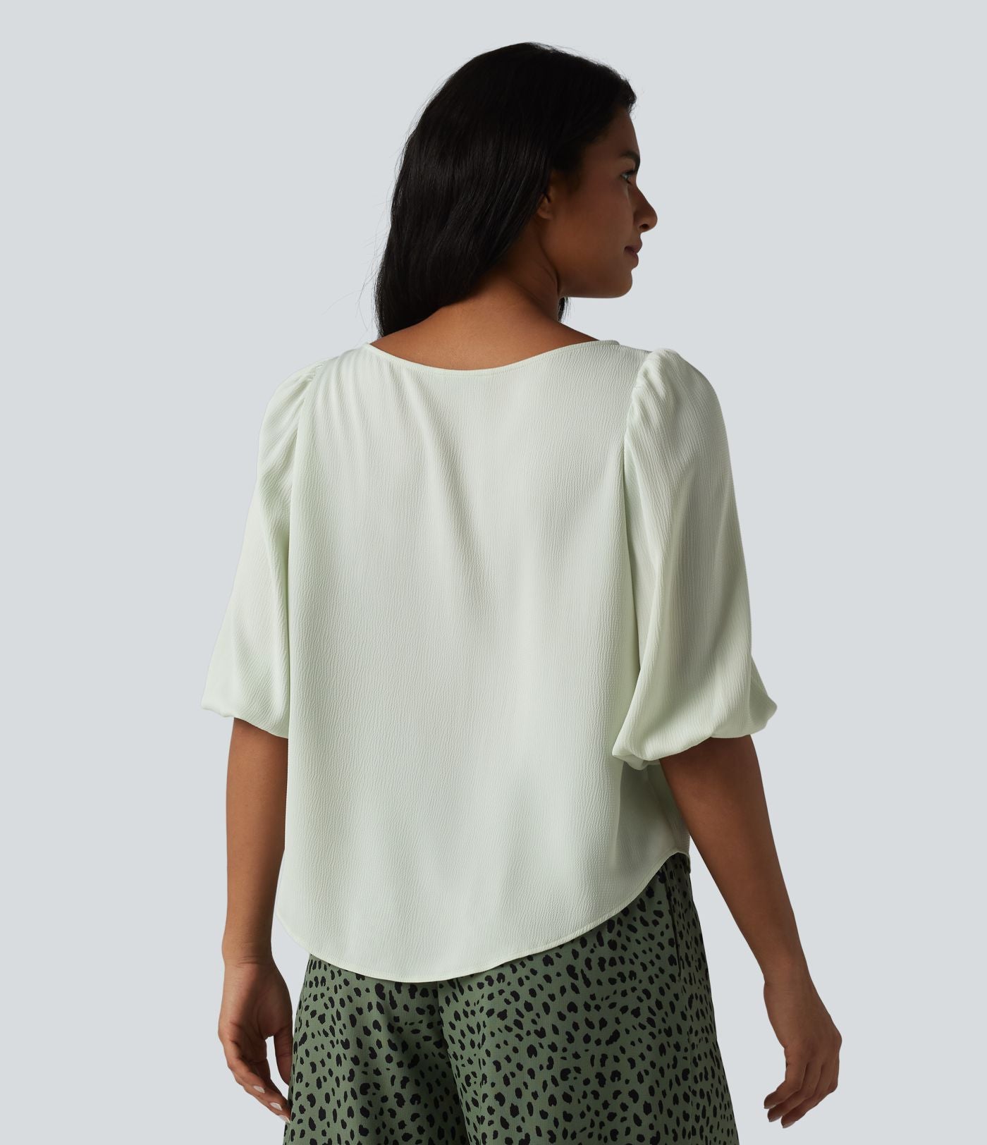 Blouse décontractée à manches bouffantes et ourlet arrondi texturé