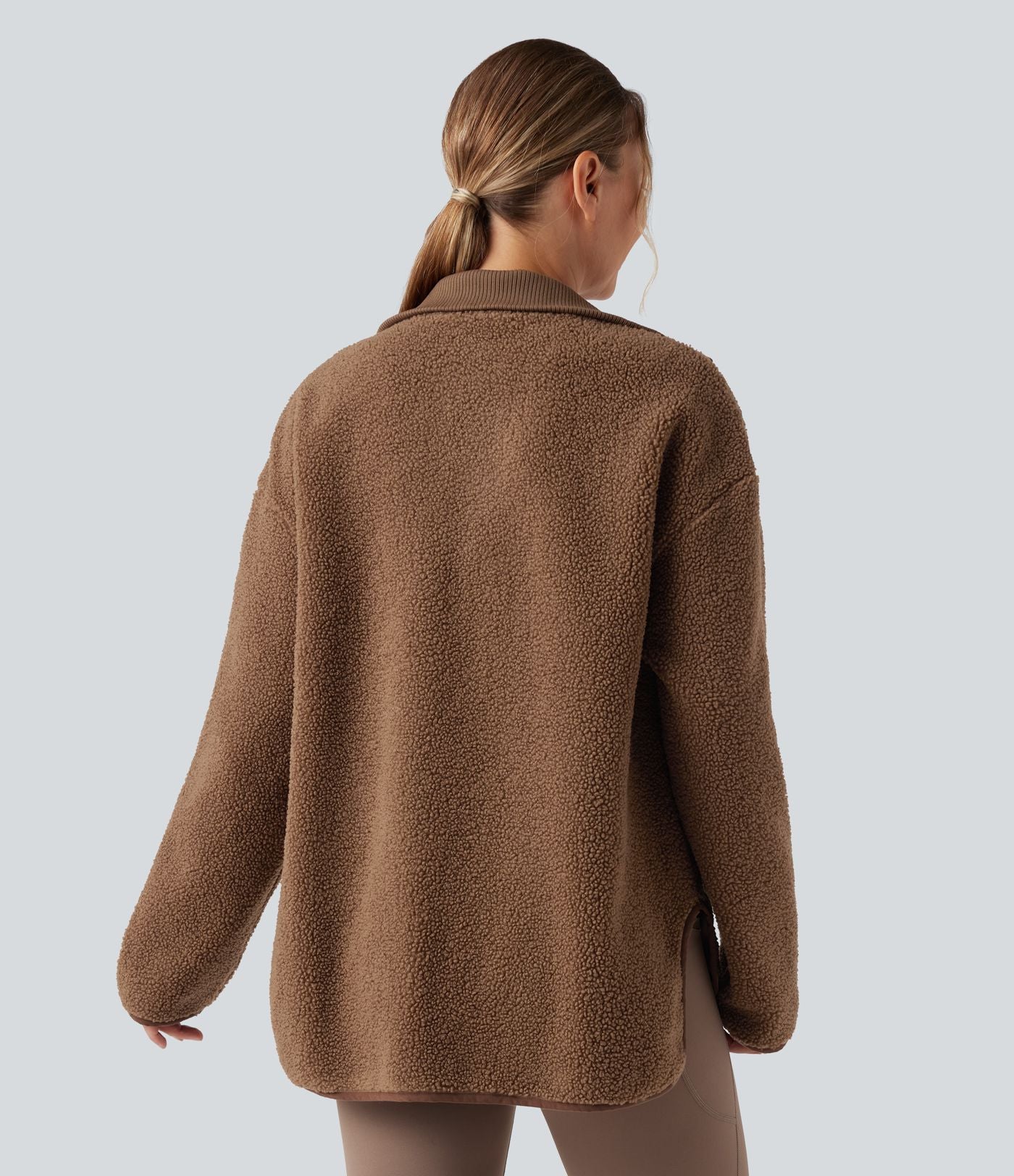 Veste de sport sherpa à manches longues avec ourlet asymétrique arrondi et poches