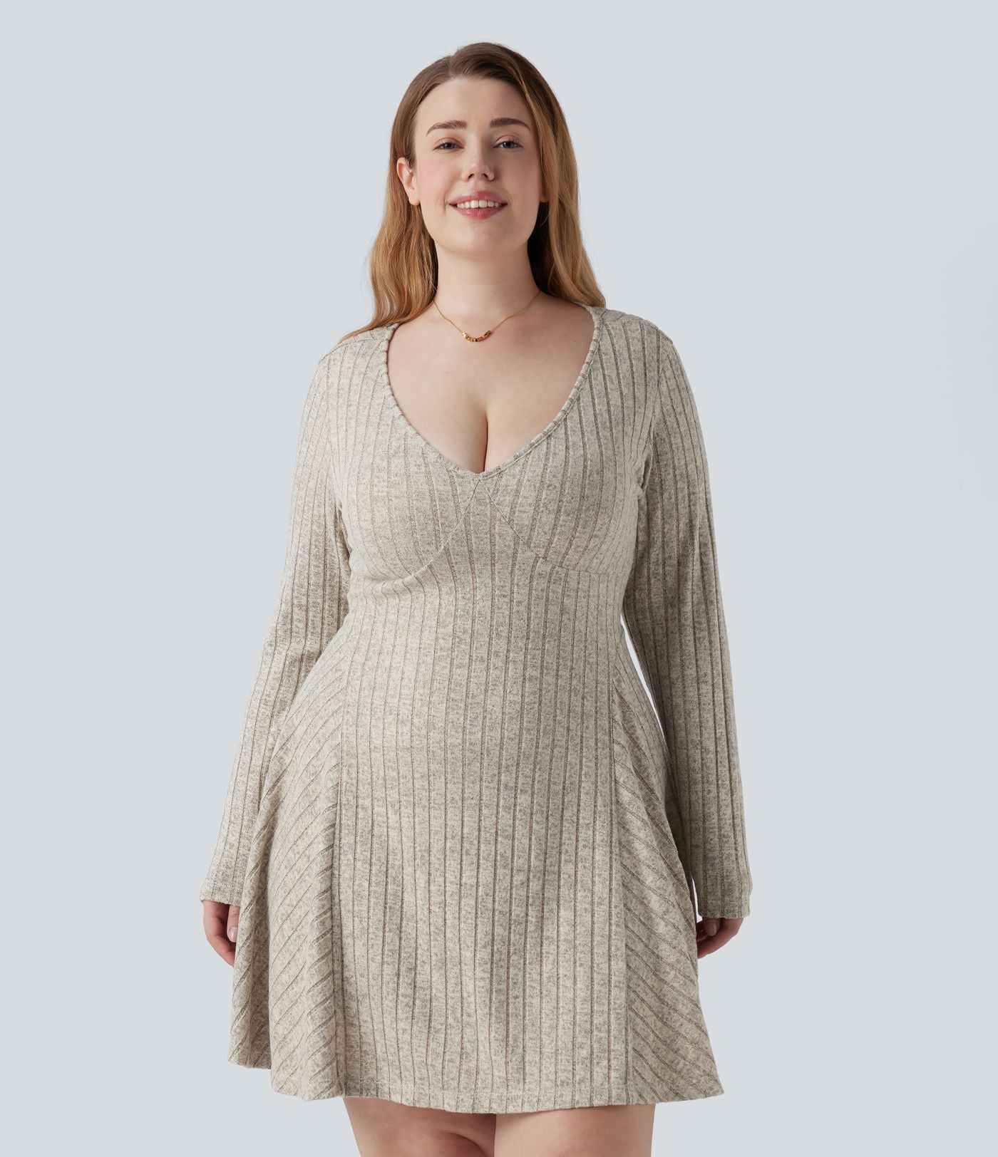 Robe mini évasée grande taille col V en maille côtelée à manches longues