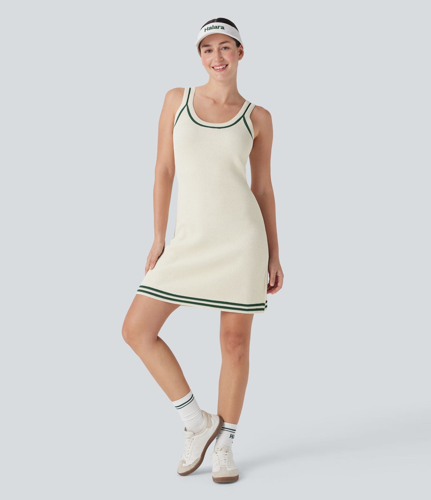 Robe mini décontractée en maille de type pull avec dos nu et color block