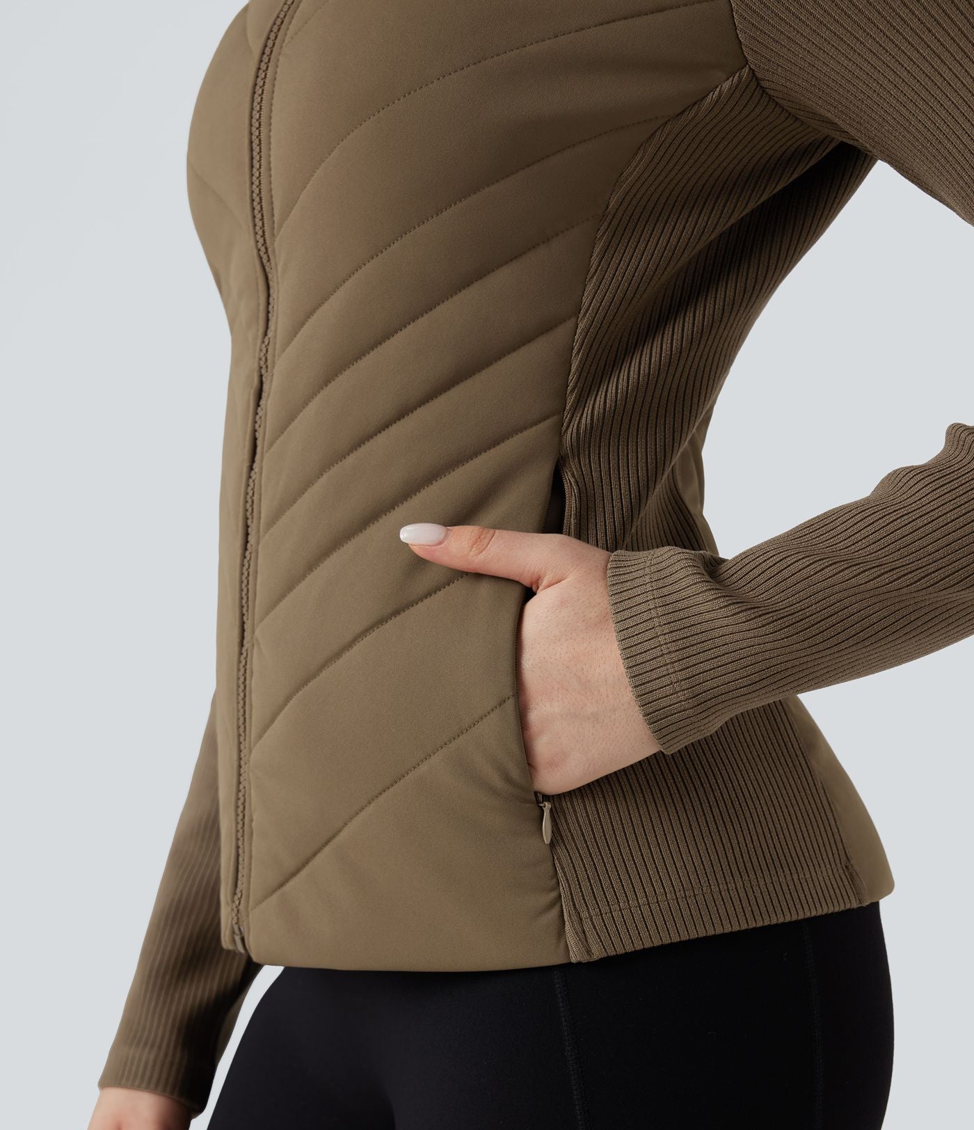 Veste matelassée décontractée à col montant et coupe ajustée, côtelée et contrastée, avec poches