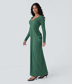 Robe longue froncée à manches longues et décolleté plongeant en V
