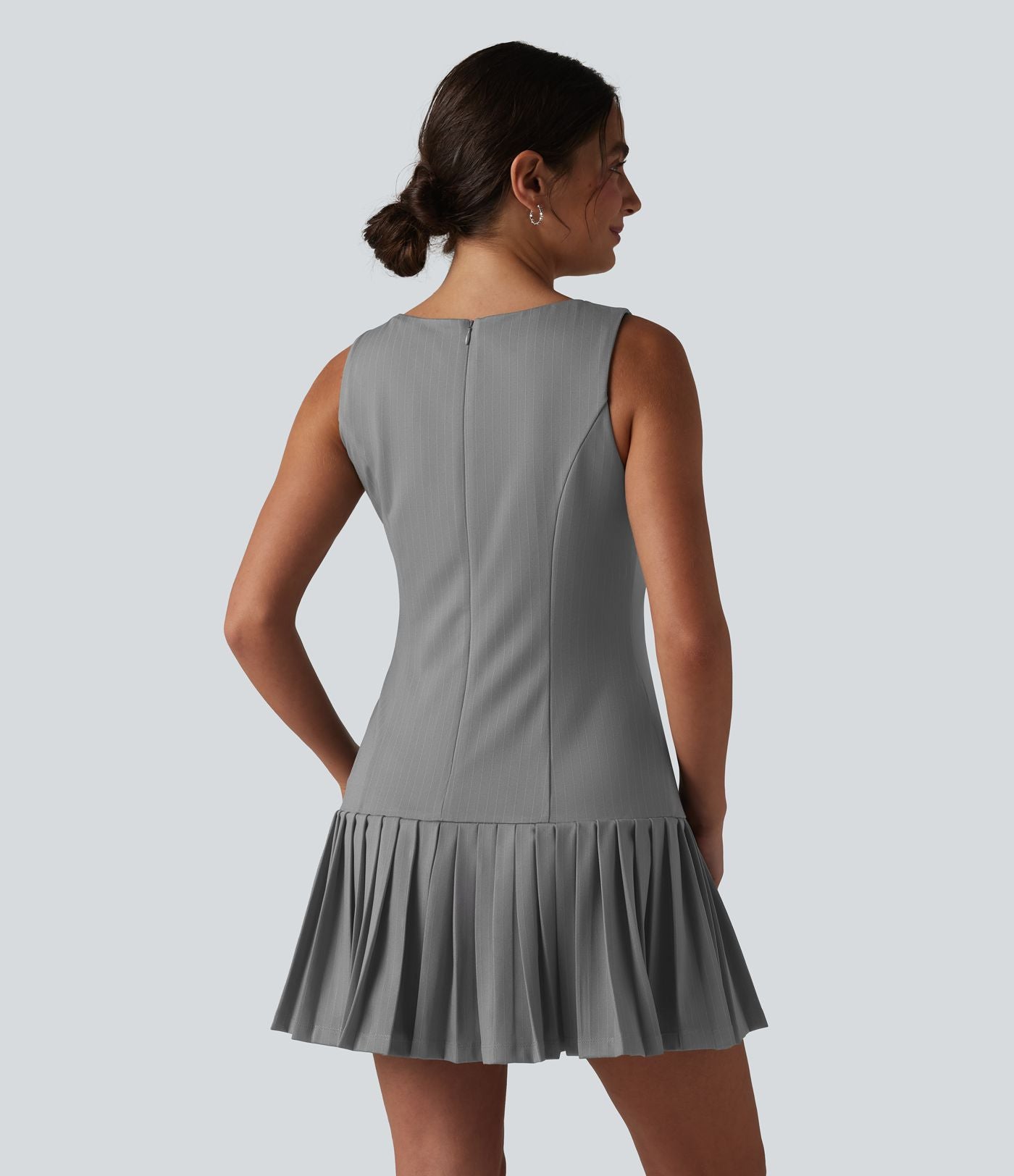 Robe mini habillée col bateau sans manches à rayures et détails plissés