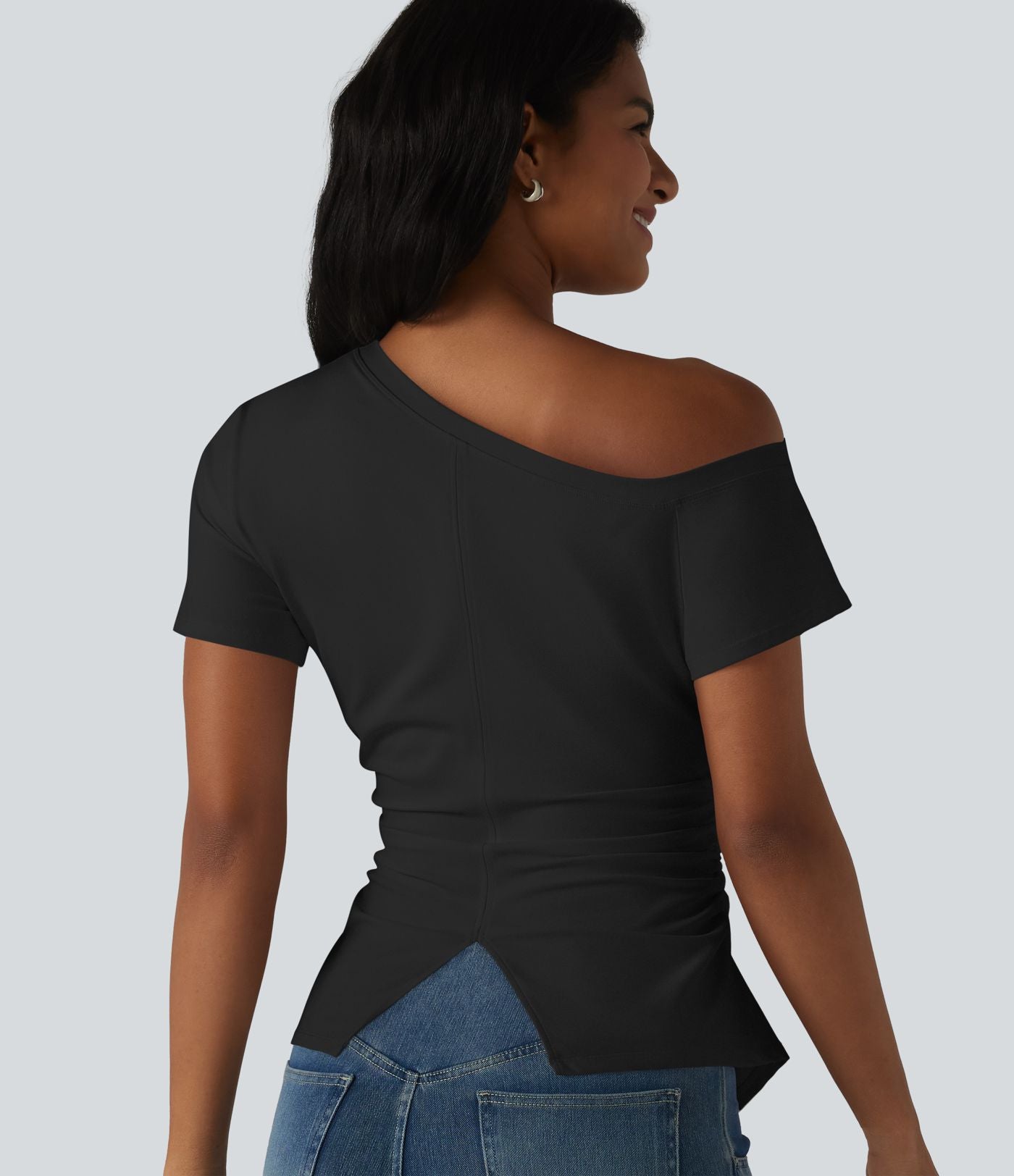 T-shirt SoftlyZero™ Airy asymétrique épaule dénudée froncé avec fente, brassière intégrée et effet frais InstantCool