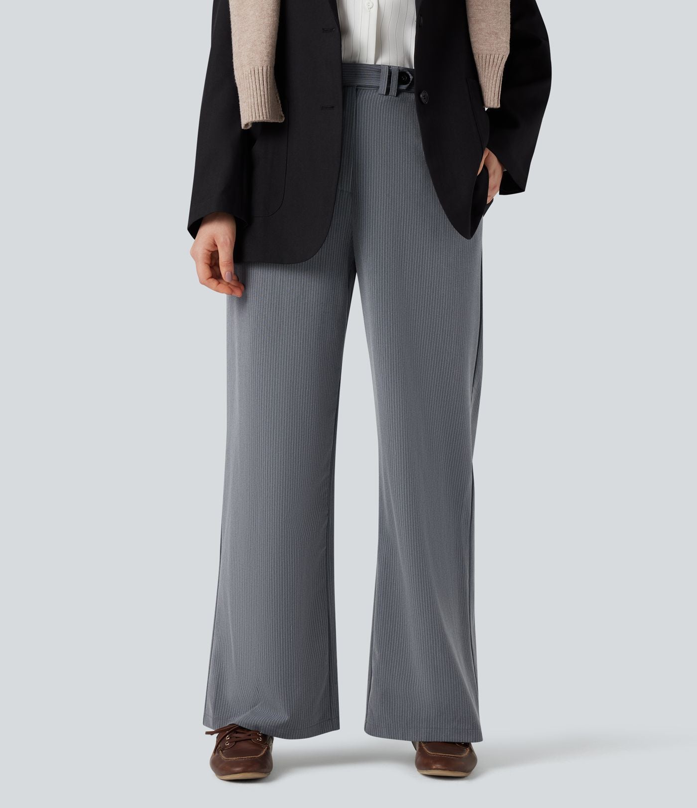 Pantalon tailleur rayé coupe droite taille haute avec poches