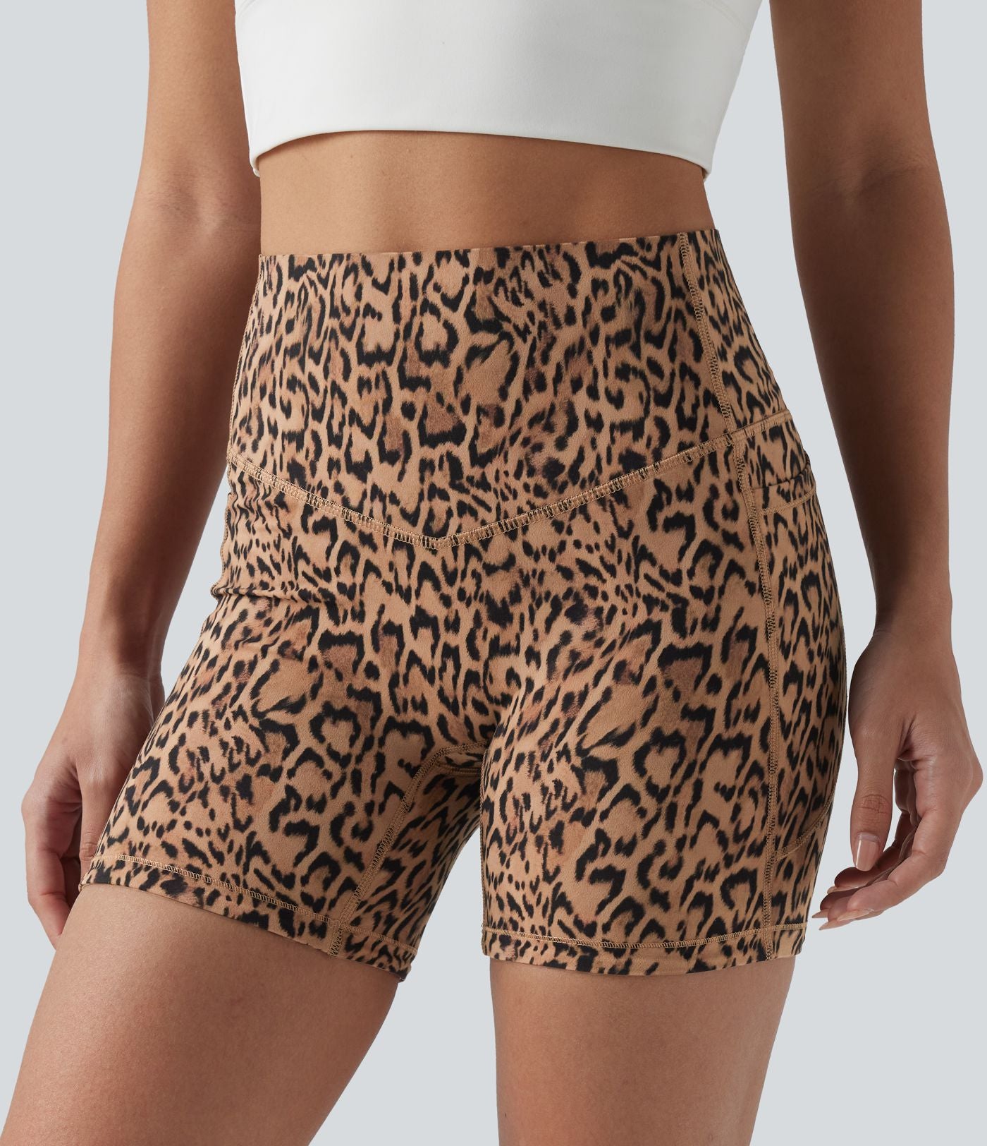 Short cycliste d'entraînement Halara UltraSculpt™ taille haute gainant imprimé léopard 12,5 cm avec poches