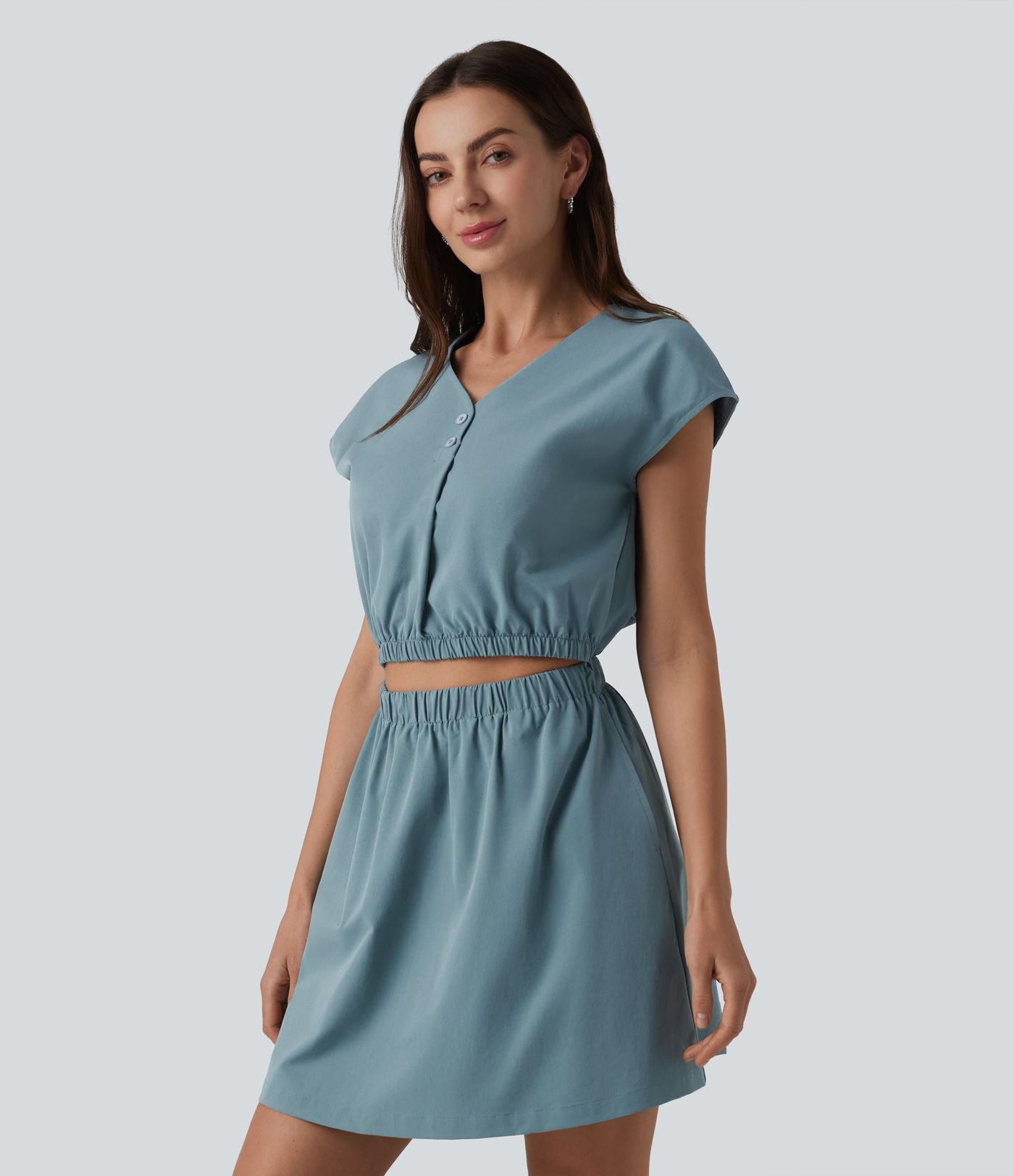 Robe col V manches courtes à découpes en popeline extensible avec poches