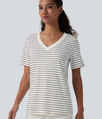 T-shirt décontracté col V manches courtes rayé