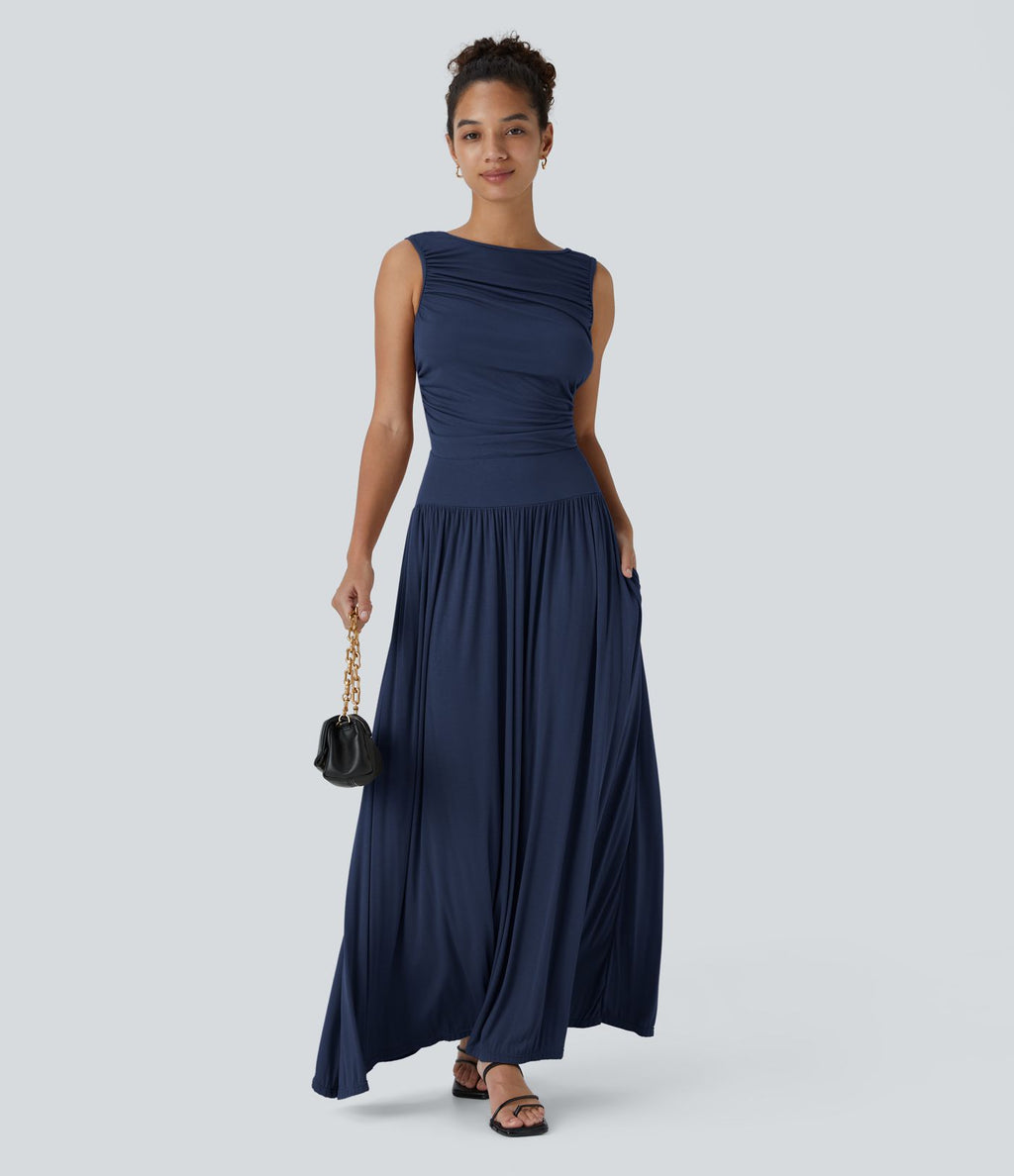Robe longue à encolure bateau, bretelles asymétriques, côtés froncés et poches