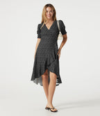 Robe casual midi col V à manches courtes à pois avec ourlet à volants