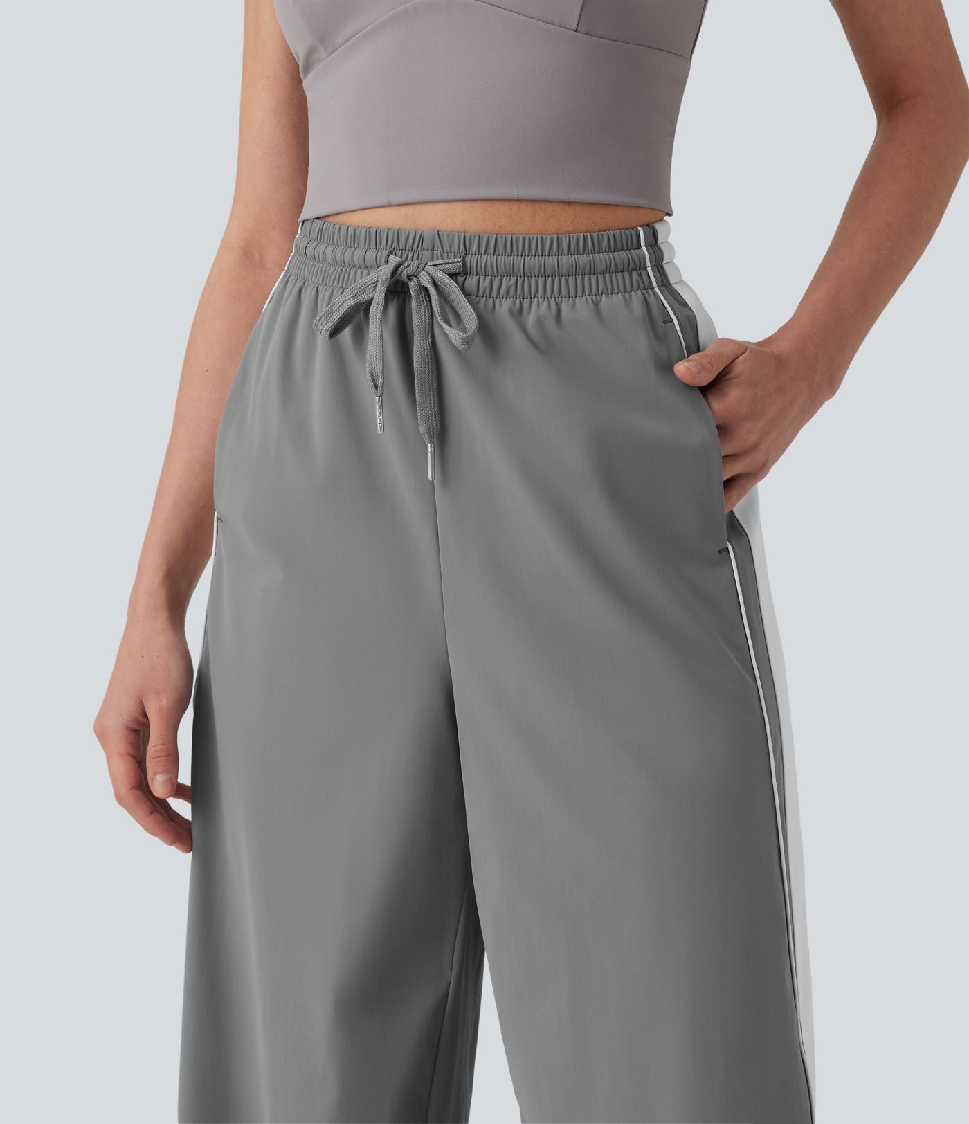 Pantalon running large à rayures taille haute avec cordon de serrage, séchage rapide et effet frais InstantCool avec poches, protection solaire UPF40+