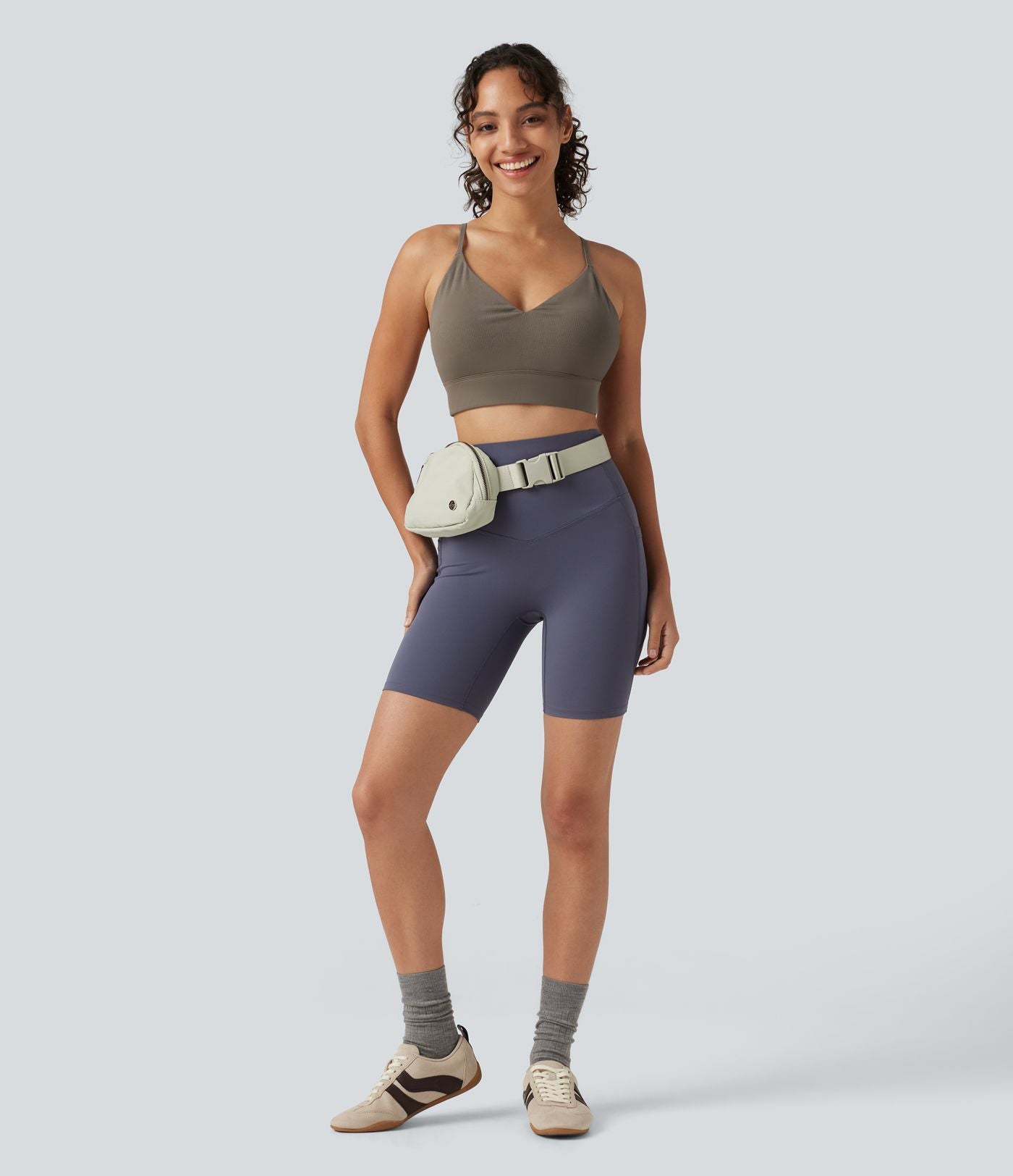 Brassière de yoga côtelée maintien léger à col V avec bretelles croisées et coussinets amovibles