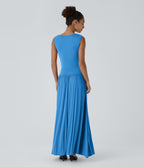 Robe longue à encolure bateau, bretelles asymétriques, côtés froncés et poches