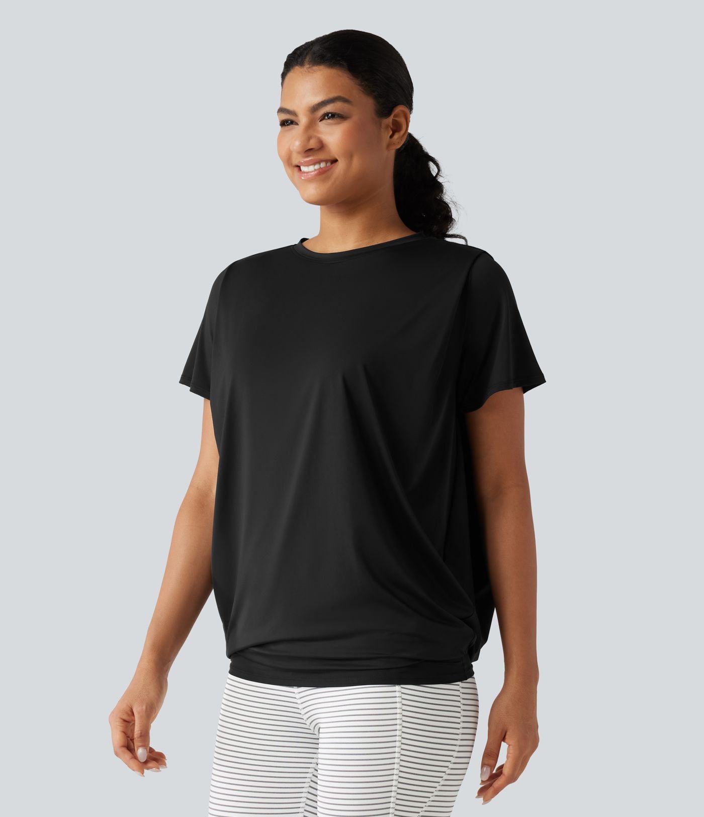 Haut de yoga effet frais InstantCool longueur allongée à manches courtes, encolure arrondie, fronces et protection solaire UPF50+