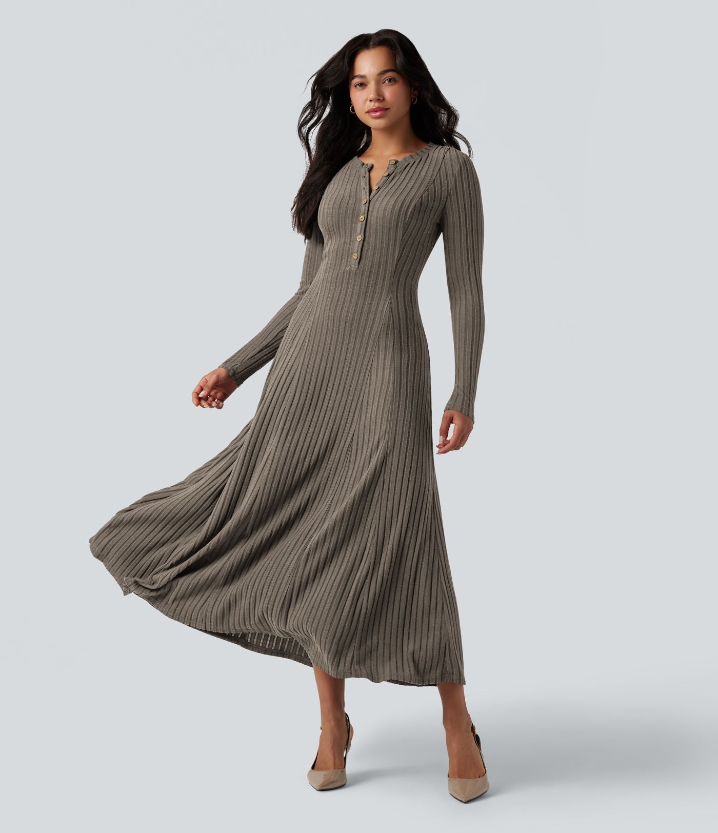 Robe longue fluide maille côtelée col henley manches longues