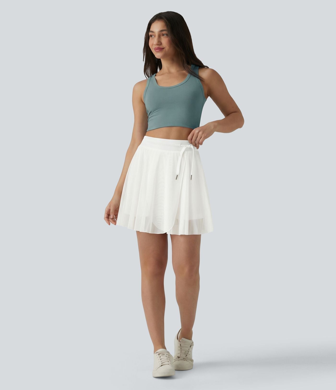 Jupe mini fluide évasée 2-en-1 taille haute à cordon, empiècements en mesh contrastant, avec poche, version plus longue