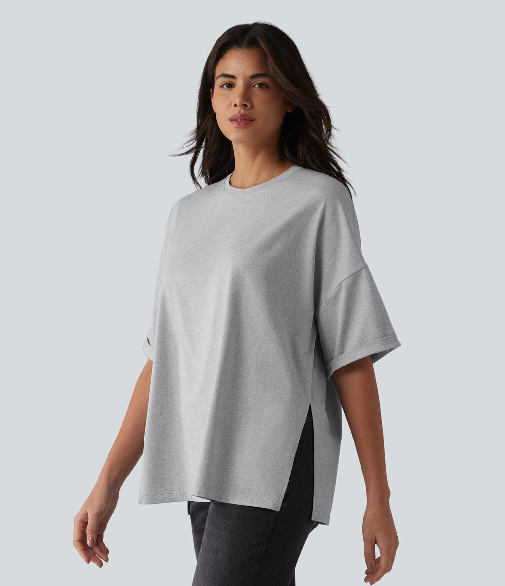 T-shirt décontracté col rond manches retroussées avec ourlet fendu