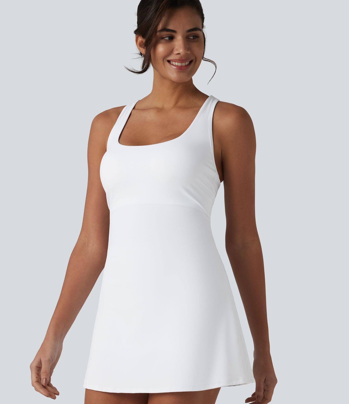 Robe de sport SoftlyZero™ Airy 2-en-1 à dos nageur croisé en mesh respirant avec brassière intégrée et effet frais InstantCool avec poches, protection solaire UPF50+