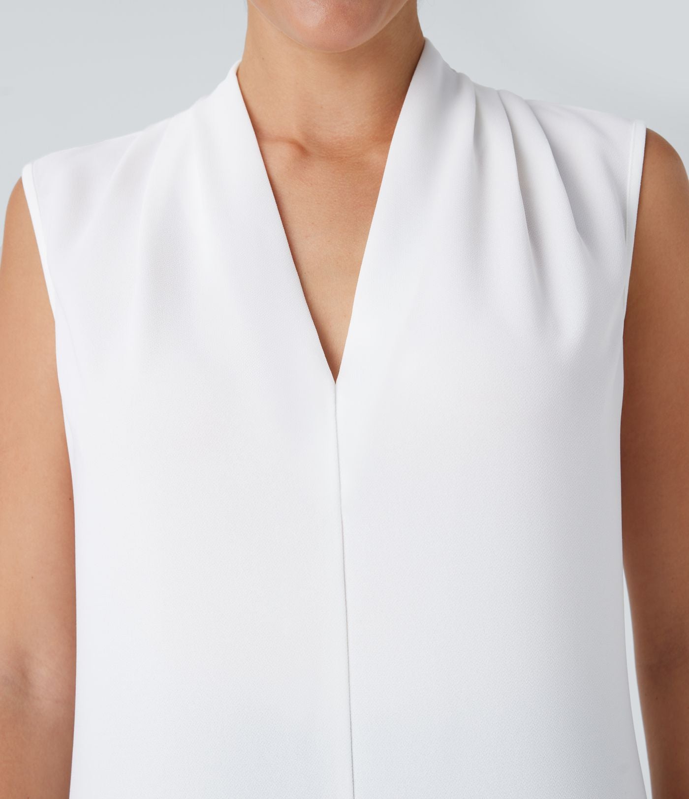 Blouse sans manches col V pour le bureau