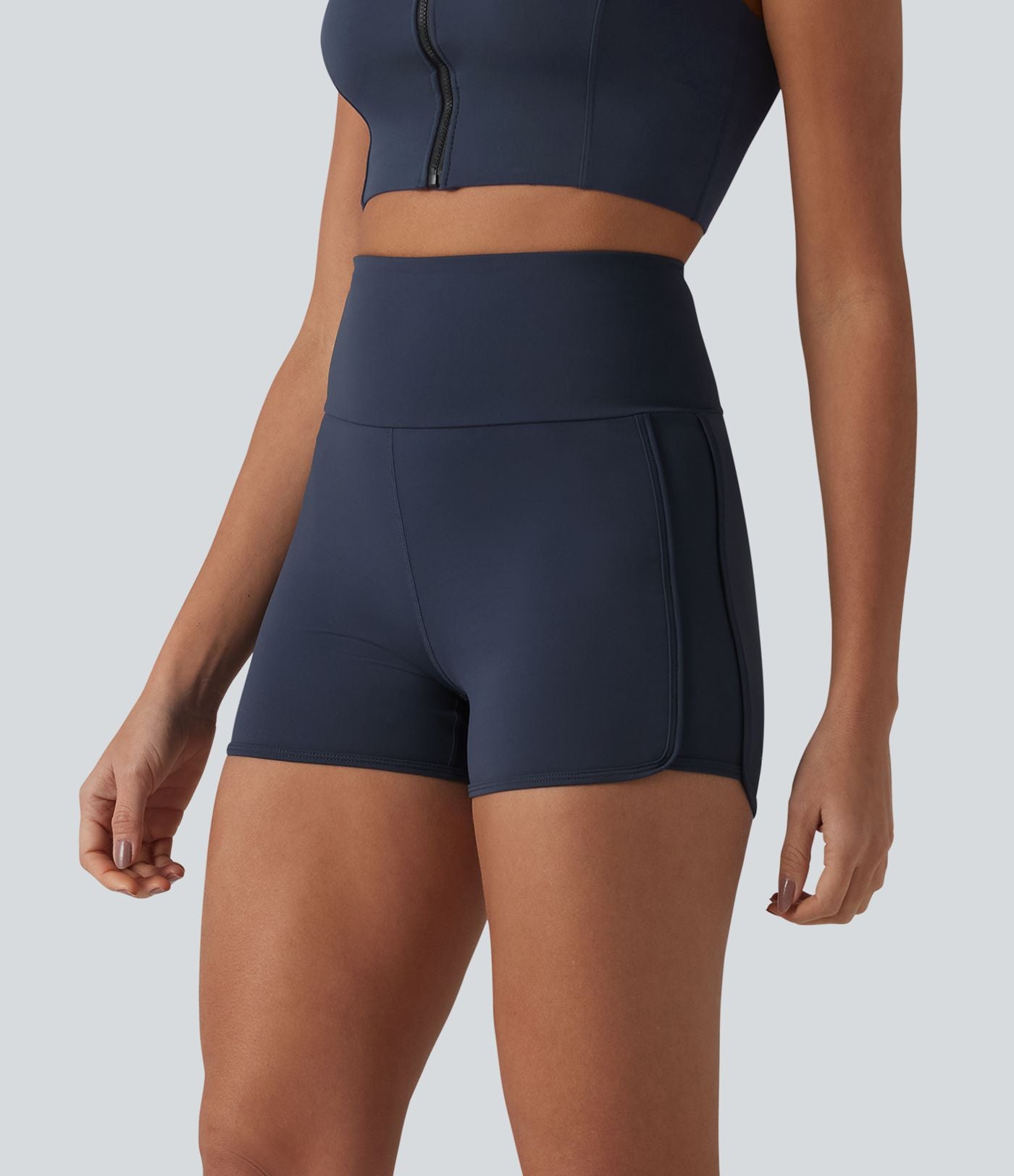 Short de yoga SoftlyZero™ Airy gainant slim taille haute à dos croisé à effet frais InstantCool, ourlet arrondi et poche