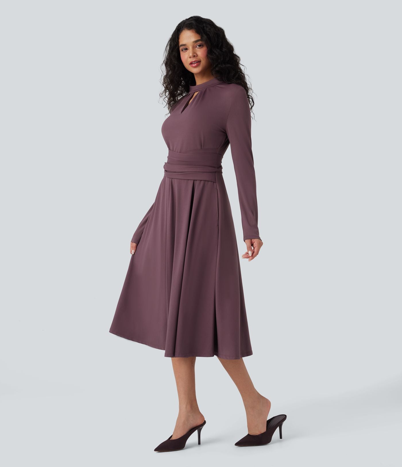 Robe de travail midi manches longues à découpes et dos noué avec poches