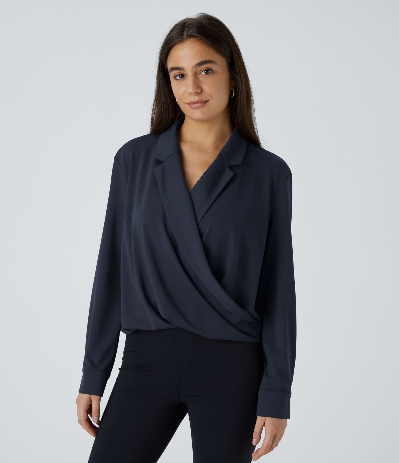 Chemise de travail à col cranté, coupe croisée et manches longues
