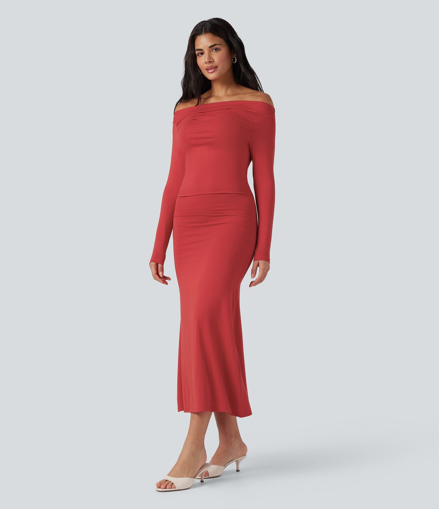 Robe longue épaules dénudées manches longues