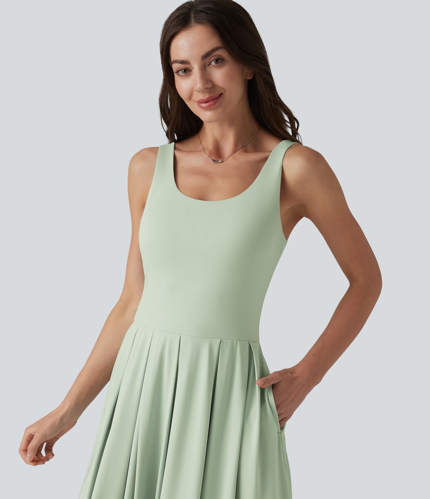 Robe midi fluide à bretelles col U avec brassière intégrée et poches