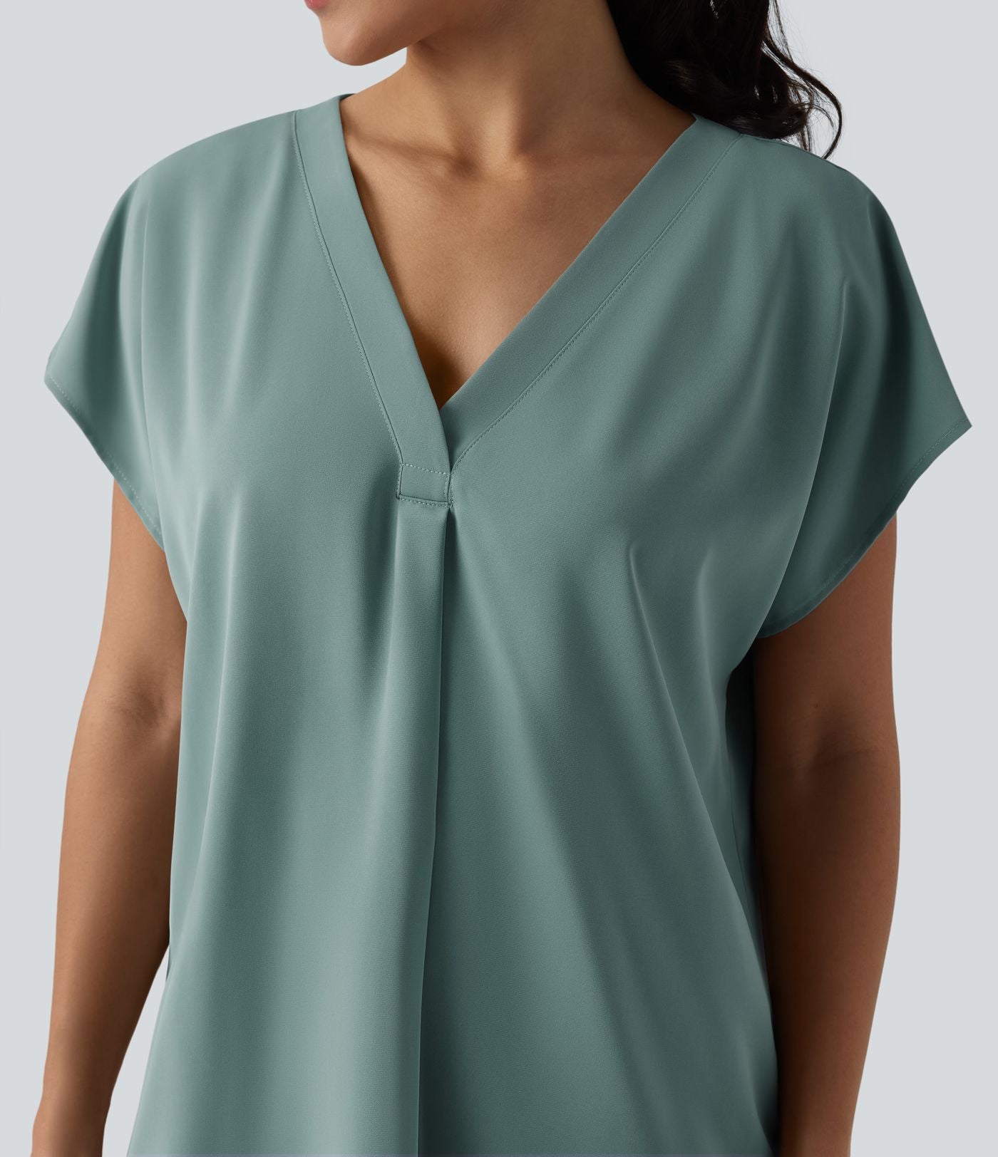 Blouse esprit bureau oversize défroissage facile, col V et manches courtes