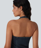 Mini-robe décontractée moulante Halara Flex™ en denim stretch lavé avec dos nu, col licou, fermeture éclair et ceinture